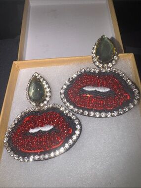 Red beaded and clear stoned drop LIP 👄 earrings. NNW